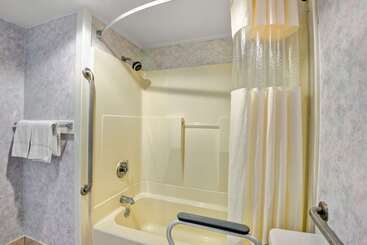 هتل Howard Johnson By Wyndham Galloway Atlantic City Area