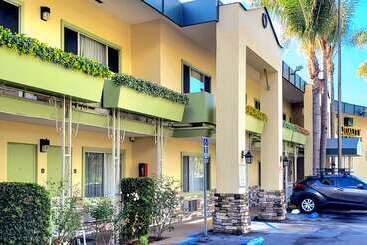 هتل Quality Inn & Suites Anaheim At The Park