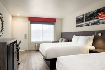 هتل Ramada By Wyndham Anaheim Convention Center