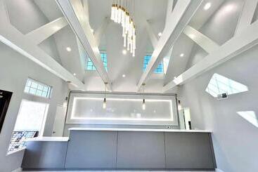 هتل Ramada By Wyndham Anaheim Convention Center
