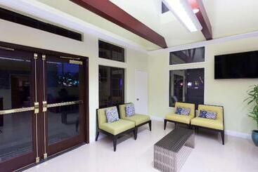 هتل Ramada By Wyndham Anaheim Convention Center