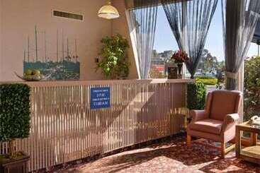 هتل Rodeway Inn Alamedaoakland