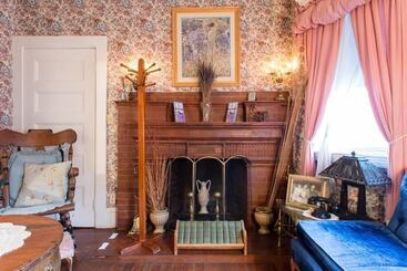 هتل The Coolidge Corner Guest House: A Brookline Bed And Breakfast