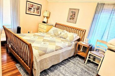 Отель The Coolidge Corner Guest House: A Brookline Bed And Breakfast