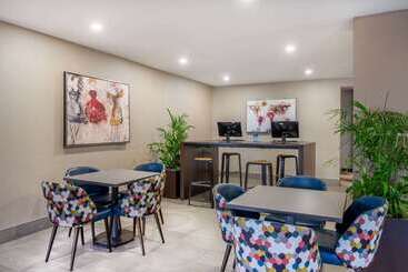 هتل Wyndham Indianapolis Airport