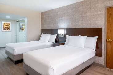 هتل Wyndham Indianapolis Airport