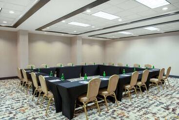 هتل Wyndham Indianapolis Airport