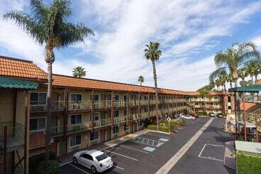 مُتل Super 8 By Wyndham Anaheim/disneyland Drive