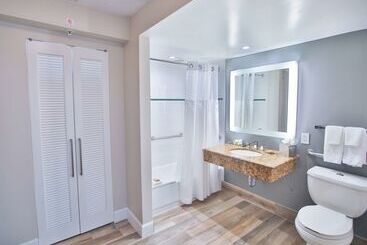 استراحتگاه Bahia Mar Ft. Lauderdale Beach  A Doubletree By Hilton