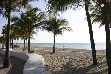 استراحتگاه Bahia Mar Ft. Lauderdale Beach  A Doubletree By Hilton