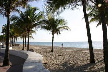 استراحتگاه Bahia Mar Ft. Lauderdale Beach  A Doubletree By Hilton