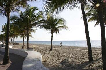 استراحتگاه Bahia Mar Ft. Lauderdale Beach  A Doubletree By Hilton