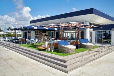 استراحتگاه Bahia Mar Ft. Lauderdale Beach  A Doubletree By Hilton