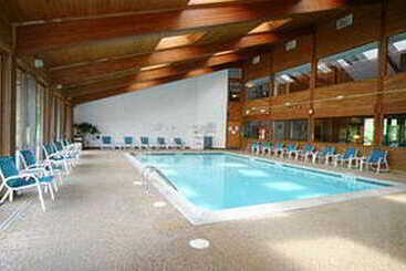 استراحتگاه Fireside Inn & Suites Gilford