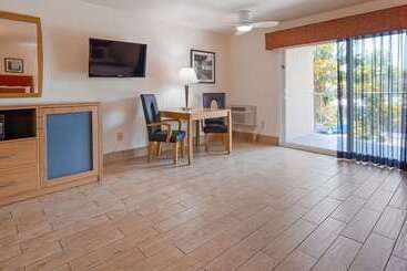 Best Western Pine Tree Motel