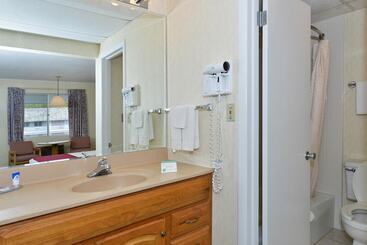 هتل Americas Best Value Inn Mackinaw City