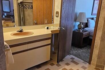 هتل Americas Best Value Inn Mackinaw City