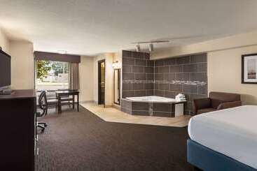 هتل Americinn By Wyndham La Crosse Riverfrontconference Center