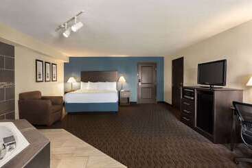 هتل Americinn By Wyndham La Crosse Riverfrontconference Center