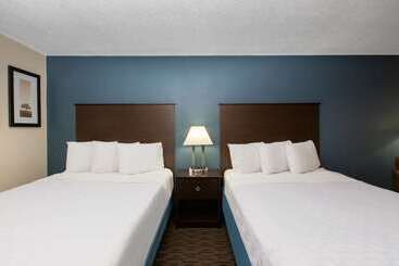هتل Americinn By Wyndham La Crosse Riverfrontconference Center
