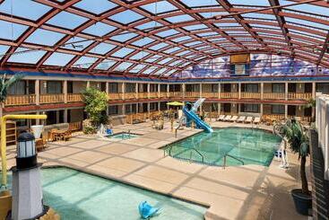 هتل Americinn By Wyndham La Crosse Riverfrontconference Center
