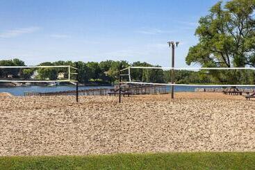 هتل Americinn By Wyndham La Crosse Riverfrontconference Center
