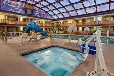 هتل Americinn By Wyndham La Crosse Riverfrontconference Center
