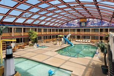 هتل Americinn By Wyndham La Crosse Riverfrontconference Center