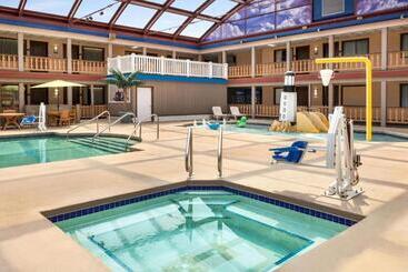 هتل Americinn By Wyndham La Crosse Riverfrontconference Center