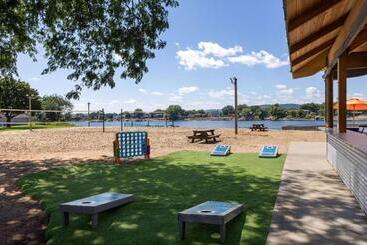 هتل Americinn By Wyndham La Crosse Riverfrontconference Center
