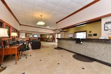هتل Americinn By Wyndham La Crosse Riverfrontconference Center