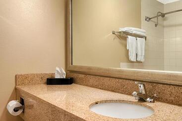 هتل Americinn By Wyndham La Crosse Riverfrontconference Center