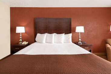 هتل Baymont By Wyndham Midland Airport