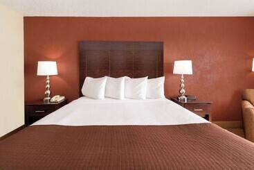 هتل Baymont By Wyndham Midland Airport