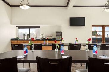هتل Baymont By Wyndham Monterey Park