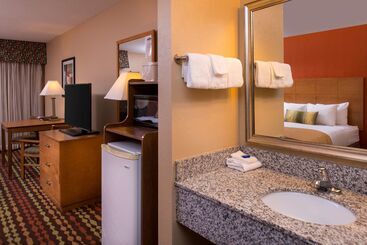 هتل Best Western Ambassador Inn & Suites