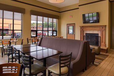 هتل Best Western Ambassador Inn & Suites