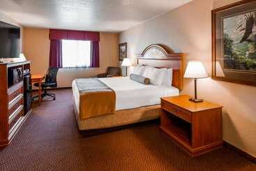 هتل Best Western Bidarka Inn