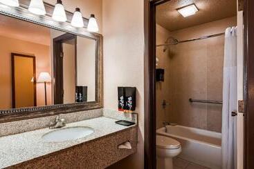 هتل Best Western Bidarka Inn