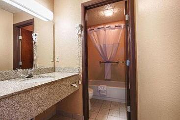 هتل Best Western Bidarka Inn