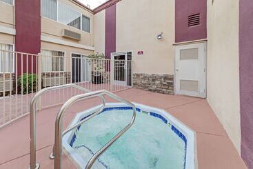 هتل Best Western Canoga Park Motor Inn