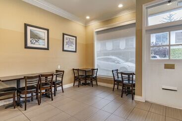هتل Best Western Carmels Town House Lodge