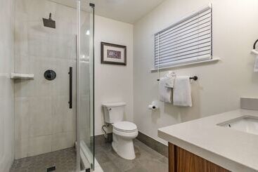 هتل Best Western Carmels Town House Lodge
