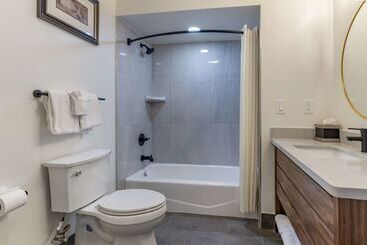 هتل Best Western Carmels Town House Lodge