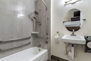 هتل Best Western Carmels Town House Lodge