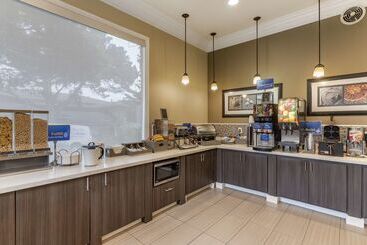 هتل Best Western Carmels Town House Lodge