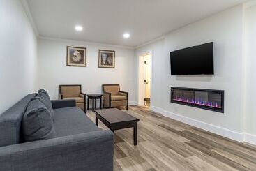 هتل Best Western Carmels Town House Lodge