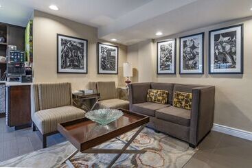 هتل Best Western Carmels Town House Lodge