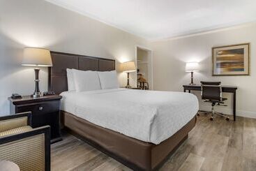 هتل Best Western Carmels Town House Lodge