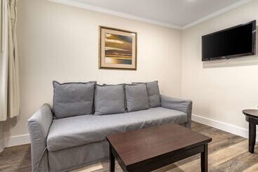 هتل Best Western Carmels Town House Lodge